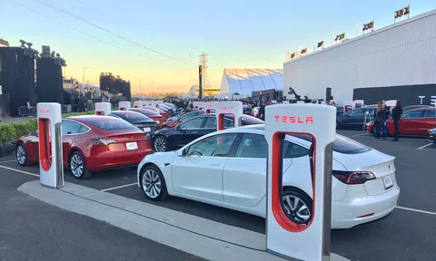 Tesla giảm mạnh giá bán xe điện trên toàn cầu, gây sức ép lên các đối thủ