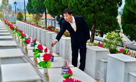 Viếng nghĩa trang Vị Xuyên ngày đầu năm mới