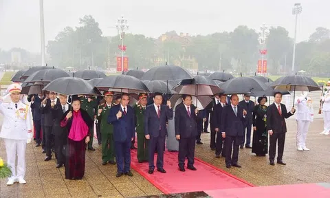Lãnh đạo Đảng, Nhà nước vào Lăng viếng Chủ tịch Hồ Chí Minh; tưởng niệm các Anh hùng liệt sĩ