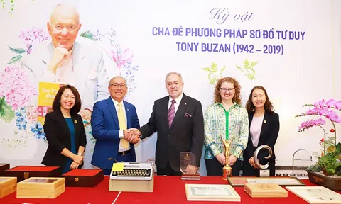 Tony Buzan - Cha đẻ sơ đồ tư duy