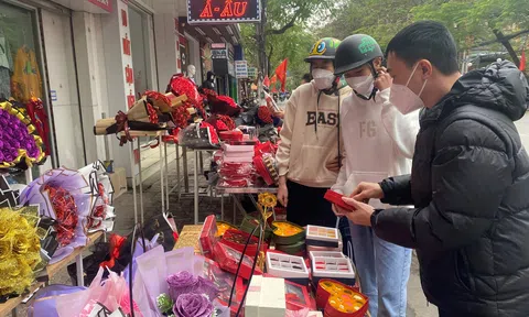 Thị trường hoa tươi và quà tặng phục vụ ngày Valentine sôi động, đa dạng mẫu mã