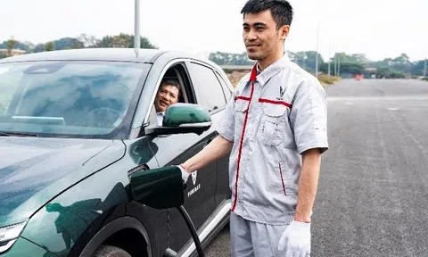 Dịch vụ sạc pin lưu động của VinFast gây ấn tượng với người dùng Việt