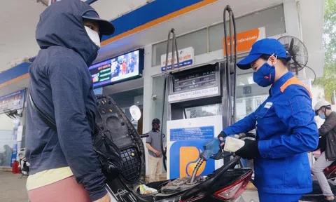 Giá xăng có thể tăng nhẹ vào ngày mai?