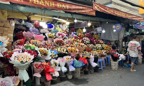 Thị trường hoa tươi dịp Quốc tế Phụ nữ 08/3: Bất ngờ với nguồn cung hoa hồng