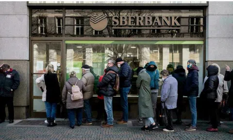 Lợi nhuận ngân hàng lớn nhất nước Nga giảm gần 80%