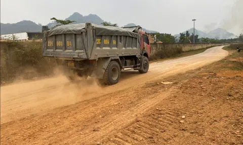 Tuyên Quang: “Xe vua” nghi quá tải ngang nhiên hoành hành tại Huyện Sơn Dương