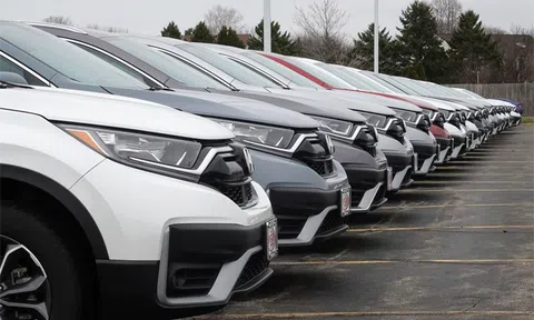 Các doanh nghiệp nhập khẩu ô tô kiến nghị giảm 50% phí trước bạ