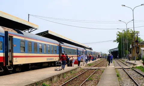Từ 20/3, ngành Đường sắt giảm giá vé tàu Bắc - Nam cho hành khách mua vé nguyên phòng, nguyên toa
