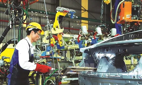 Cập nhật kịch bản, bảo đảm thực hiện mục tiêu tăng trưởng cả năm khoảng 6,5%