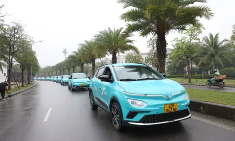 Vận hành dịch vụ taxi thuần điện đầu tiên tại Việt Nam