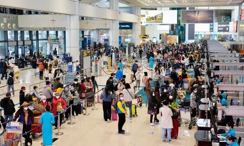 Số lượng hành khách đi lại dịp lễ 30/4 - 01/5 năm nay tăng mạnh