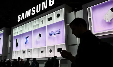 Lợi nhuận của Samsung thấp nhất trong 14 năm, mảng chip nhớ lỗ đậm