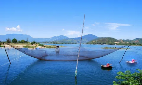 Làng chài cổ Nam Ô