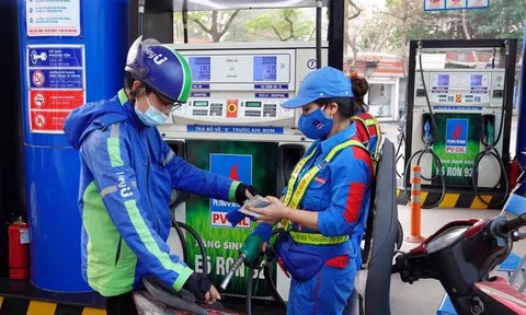 Giá xăng dầu tiếp tục giảm mạnh trong kỳ điều hành 11/5