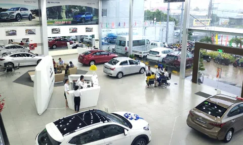 Sức mua yếu, doanh số bán ô tô tại Việt Nam sụt giảm