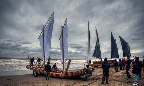 Kéo ghe thuyền lên bờ