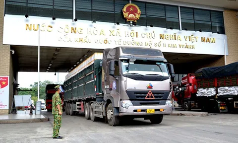 Gần 2.000 tấn vải chín sớm thông quan thuận lợi qua Lào Cai