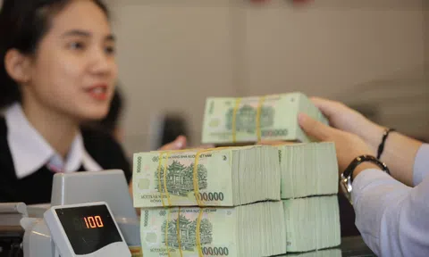 Lãi suất giảm, lượng tiền gửi từ dân cư vào ngân hàng vẫn tăng mạnh