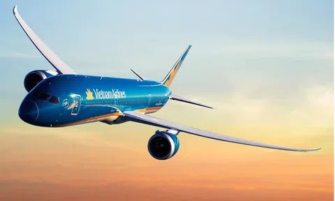 Vietnam Airlines doanh thu khởi sắc nhưng cổ phiếu bị đưa vào diện cảnh báo và hạn chế giao dịch