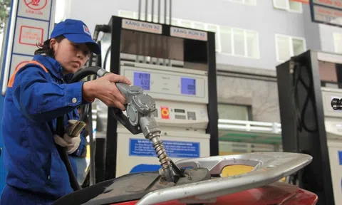 Giá xăng RON95-III tăng 69 đồng/lít