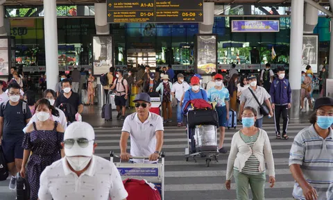 Lượng hành khách di chuyển bằng đường hàng không tăng 50% trong 6 tháng đầu năm