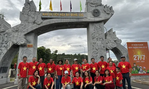 Dòng họ Nguyễn Huy, kềnh I Triều Khúc tổ chức dâng hương tại Khu di tích TNXP Ngã ba Đồng Lộc