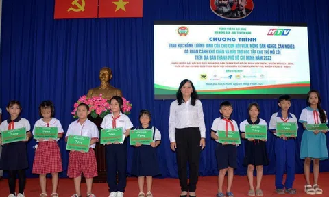 Trao 727 suất học bổng Lương Định Của cho con em hội nông dân nghèo tại TP.HCM