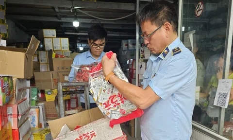 Hà Nội tạm giữ hơn 4.000 sản phẩm thực phẩm có dấu hiệu nhập lậu