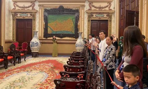 Trụ sở HĐND và UBND thành phố Hồ Chí Minh mở cửa đón khách tham quan