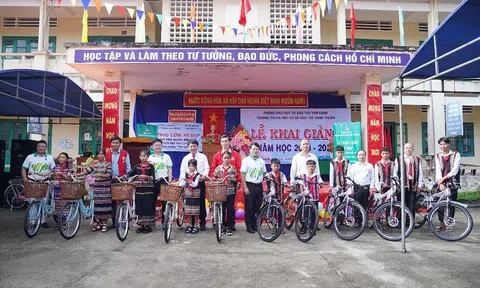 Công đoàn PVFCCo “tiếp bước em đến trường”