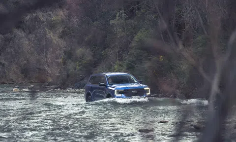 Giải đáp về cách lái xe qua vùng ngập nước