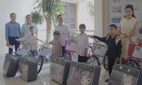 Toyota Việt Nam trao học bổng “Vòng tay nhân ái” cho học sinh nghèo Điện Biên