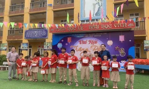 Trung thu lan tỏa yêu thương đến với các học sinh có hoàn cảnh khó khăn, đang điều trị tại Bệnh viện K Tân Triều