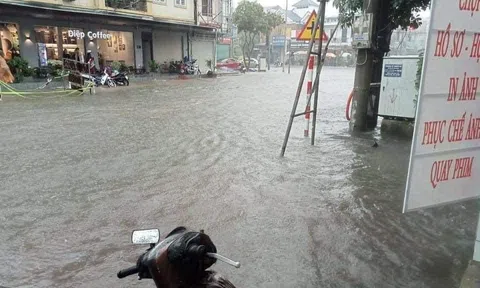 Bão số 4 gây mưa lớn, nguy cơ lũ quét, sạt lở đất ở miền Trung