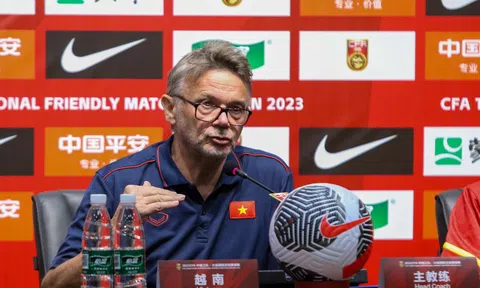 "Bóng đá Việt Nam cùng đẳng cấp với Trung Quốc"