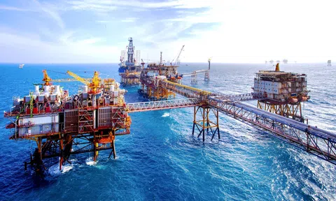 Kỷ niệm 62 năm Ngày Truyền thống ngành Dầu khí (27/11/1961 – 27/11/2023): Dầu khí – “Đầu tàu” của nền kinh tế Việt Nam