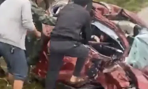 Xe ô tô Toyota Veloz bị biến dạng hoàn toàn sau va chạm tai nạn giao thông, liệu có an toàn?