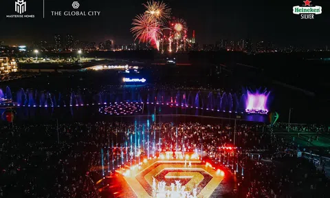 Countdown 2024 tại The Global City: Khán giả mãn nhãn với màn bắn pháo hoa rực rỡ sắc màu