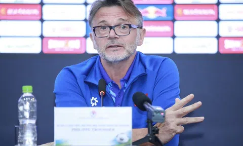 HLV Philippe Troussier tin tưởng các học trò vì màu cờ sắc áo