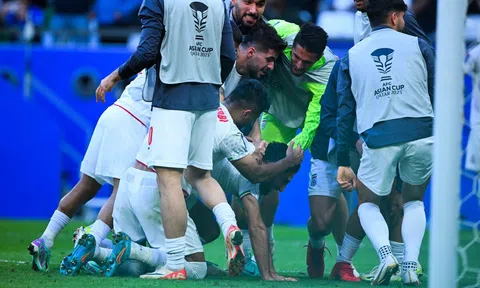 Iran đánh bại Nhật Bản ở những giây bù giờ cuối cùng của trận đấu