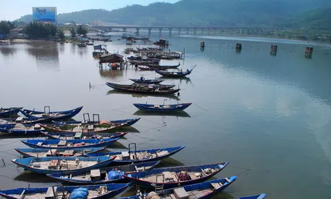 Vịnh Lăng Cô đẹp tựa chốn thần tiên