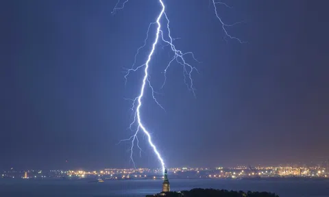 Phòng chống sét đánh khi mưa giông