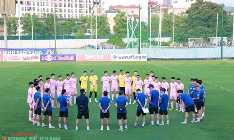 Đội tuyển Việt Nam tập buổi đầu tiên dưới thời HLV Kim Sang Sik