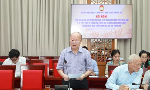 Hà Nội bàn chuyển đổi 100% xe buýt sử dụng điện, năng lượng xanh