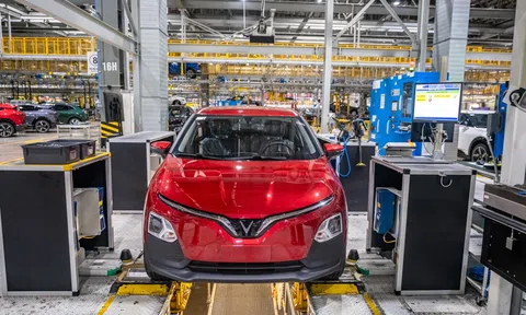 Bloomberg: Người giàu nhất Việt Nam sẵn sàng đặt cược toàn bộ tiền cho giấc mơ xe ô tô điện