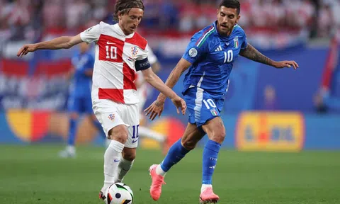 Suýt thua Croatia, đương kim vô địch Italia chật vật tiến vào vòng 1/8