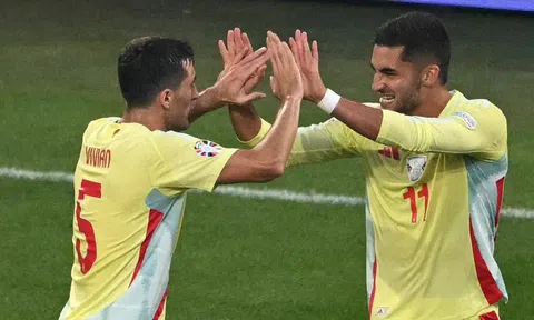 Đánh bại Albania, Tây Ban Nha toàn thắng ở vòng bảng