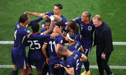 Thắng đậm Romania, cơn lốc màu da cam Hà Lan mạnh mẽ tiến vào vòng Tứ kết