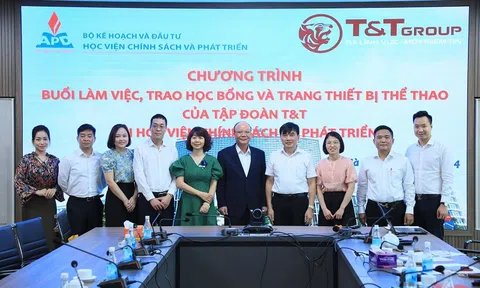 T&T Group tặng trang thiết bị thể thao và trao học bổng cho sinh viên Học viện chính sách và Phát triển