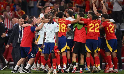 Lội ngược dòng đánh bại tuyển Pháp, Tây Ban Nha là đội đầu tiên có mặt ở trận chung kết